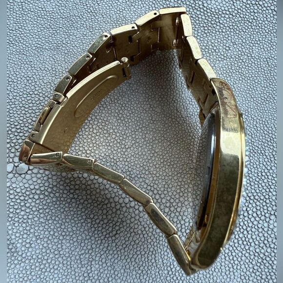 Elgin Gold Tone Watch with Crystal Accents & Black Dial – Needs Battery - Picture 4 of 17